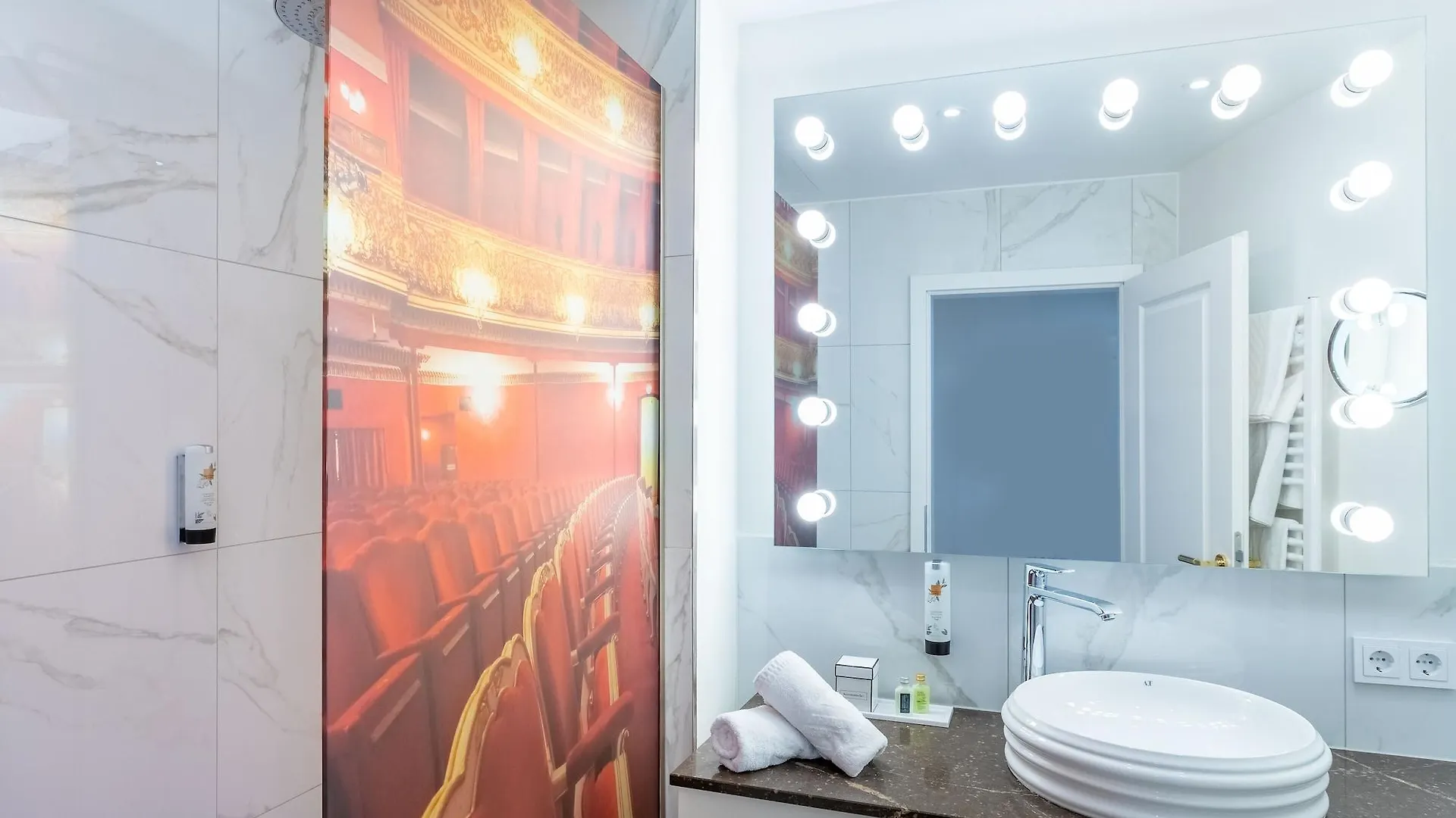 Theaterhotel & Suites Wien 4*, Viena